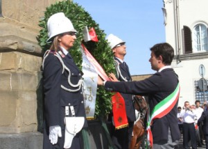 UFFICIO STAMPA COMUNE DI FIRENZE  FESTA DELLA LIBERAZIONE DI FIRENZE IN PIAZZA DELL'UNITA' E NEL SALONE DEI CINQUECENTO PALAZZO VECCHIO PRESENTI IL SINDACO DARIO NARDELLA E IL PARTIGIANO VITTORIO MEONI  CGE FOTOGIORNALISMO