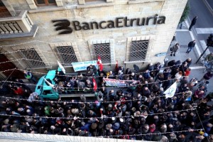 protesta banca etruria