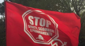 bandiera movimento lotta per la casa manifestazione