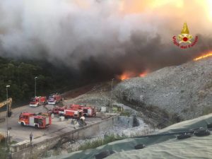 serravalle incendio discarica