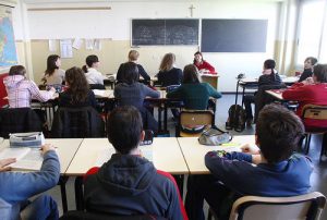 studenti banchi di scuola