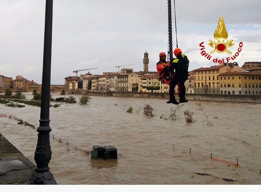 piena arno firenze 6 novembre02