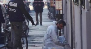 Firenze-ordigno-contro-CasaPound-esploso-tra-le-mani-di-un-artifiere-lagente-perde-un-occhio-e-una-mano-320x175