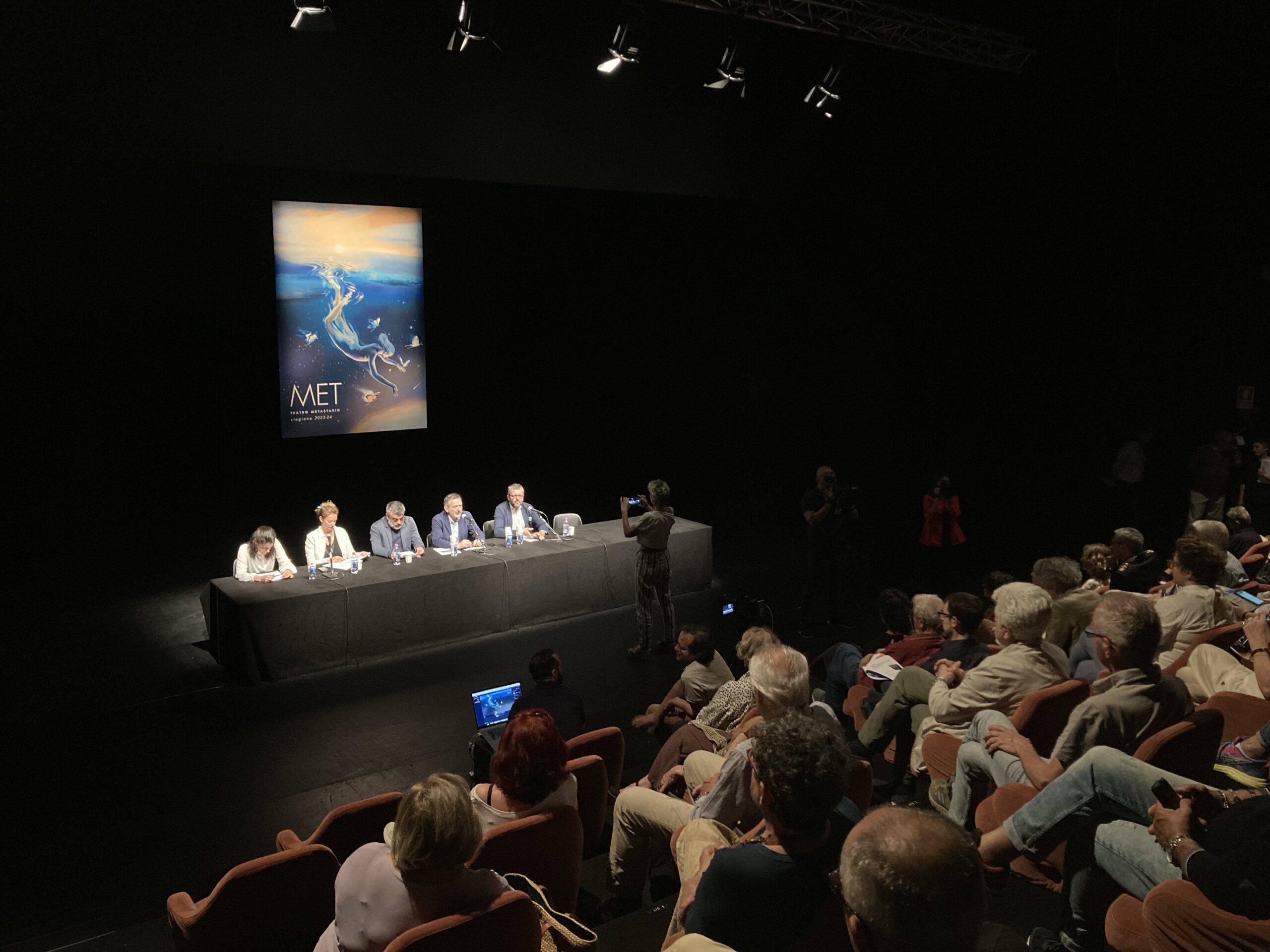 Gli operai della ex-GKN inaugurano la stagione 2023/2024 del Teatro Metastasio – ASCOLTA