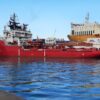 La Ocean Viking sbarca a Marina di Carrara 64 migranti salvati nel Mediterraneo: rimarranno tutti in Toscana