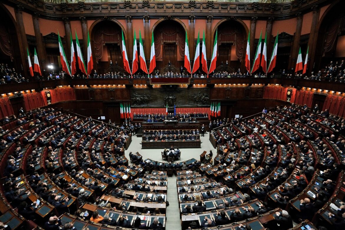 Legge elettorale, i paradossi dello “stabilicum”: potrebbe anche generare maggior instabilità. E un Parlamento di nominati uomini – ASCOLTA