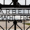 “La memoria ha un futuro di pace”: Gli studenti fiorentini in visita ai lager nazisti – ASCOLTA