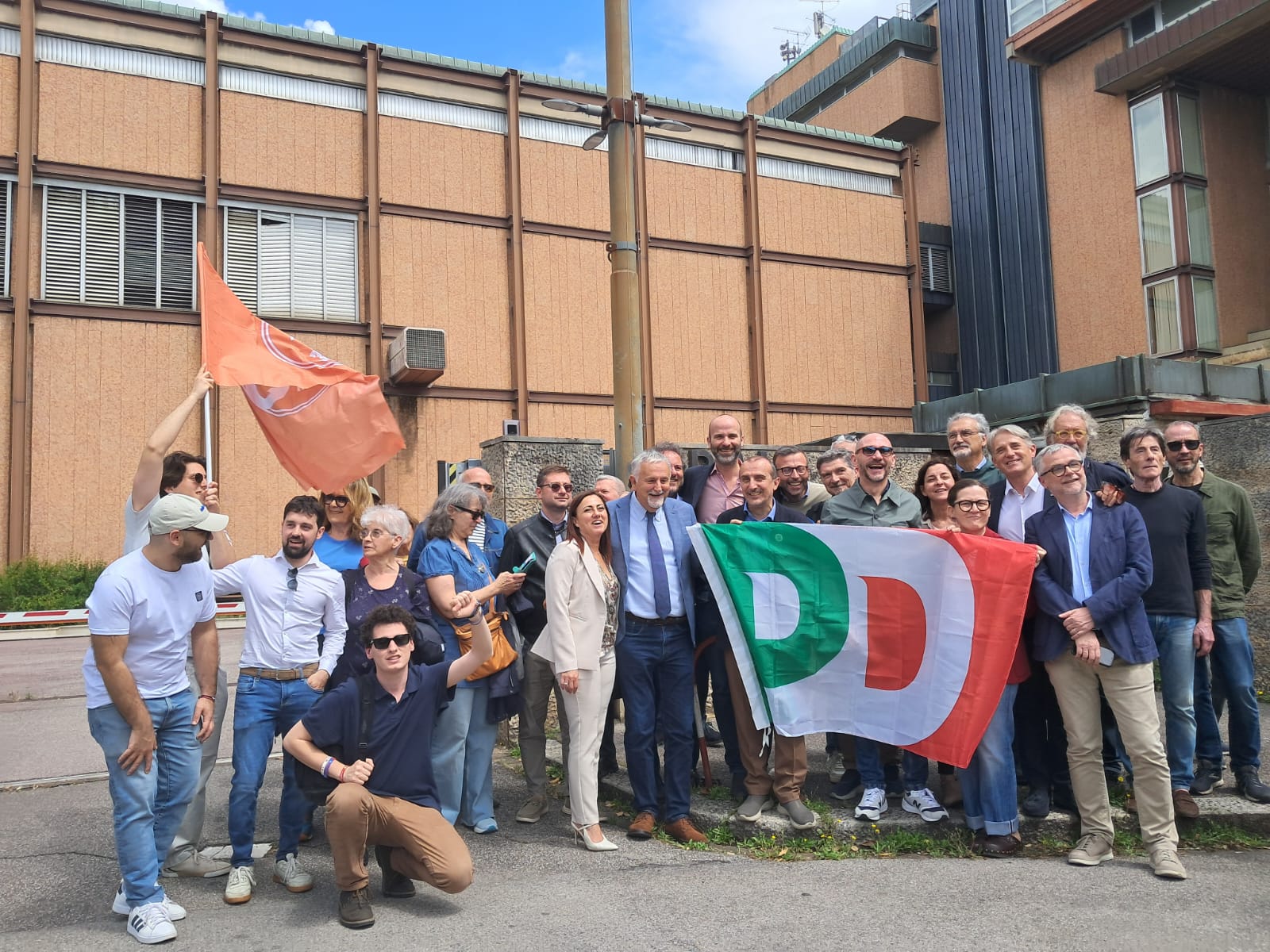 Referendum, presidio Pd sotto la sede RAI: “Silenzio assordante della tv, c’è stato un diktat venuto dall’alto” – ASCOLTA