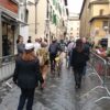 Santo Spirito, Gucci sfila nella piazza “blindata”. Alcuni attivisti “scortati” dalla Digos: “Triste, trattati come pericolosi criminali” – AUDIO / FOTO