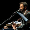 “Piccole fragilissime note”, è il concerto per Paolo Benvegnù con Neri Marcorè. “Lo ricorderemo col sorriso e l’affetto che ha seminato in giro” – ASCOLTA