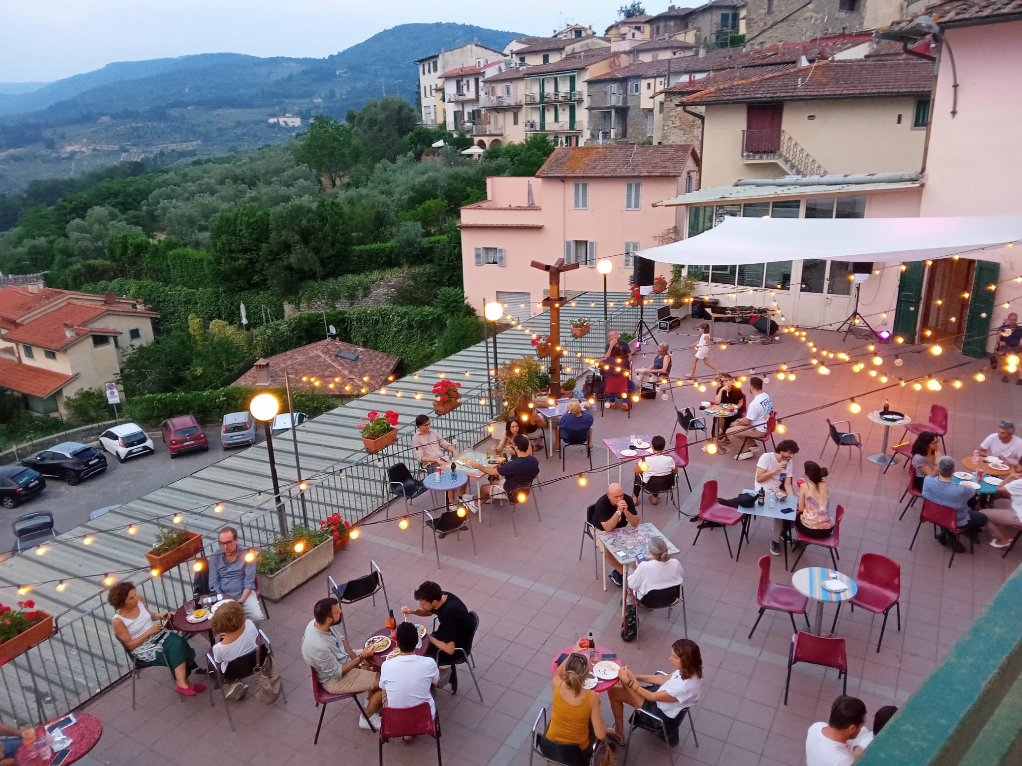 Controdine compagni, la Festa dell’Unità di Fiesole si farà. Dal 17 al 27 luglio alla Cdp di Borgunto 8 serate di dibattiti e buon cibo – ASCOLTA