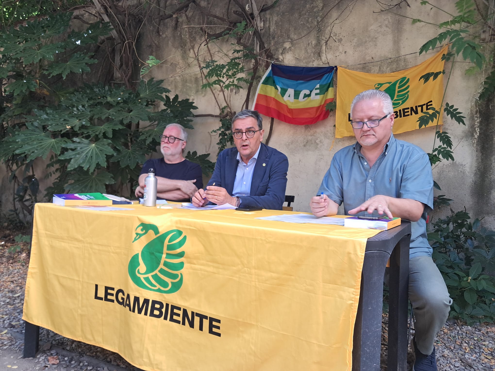Rapporto Ecomafia 2025. Gli illeciti crescono del 11,6%, Toscana al 6/o posto: “Intere filiere del cemento e dei rifiuti sono mercati criminali” – ASCOLTA