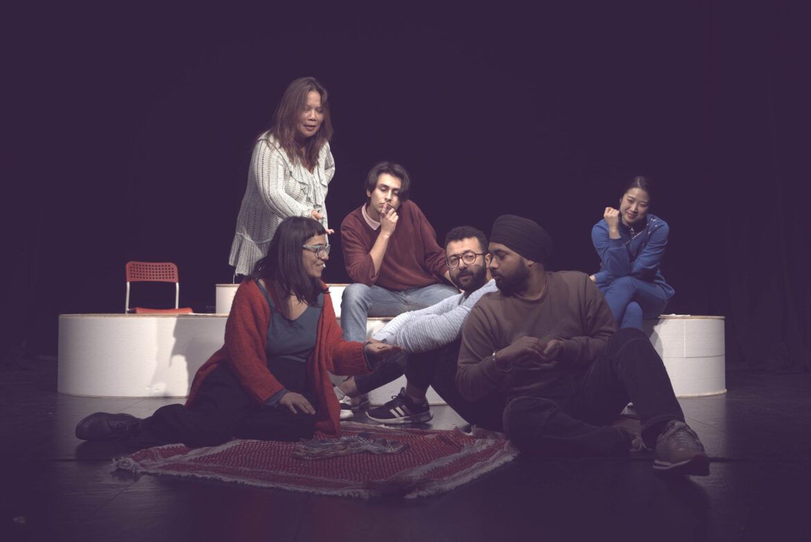 “Le Voci degli altri”, al Teatro Manzoni di Calenzano in scena le storie dei migranti di prima e seconda generazione – ASCOLTA