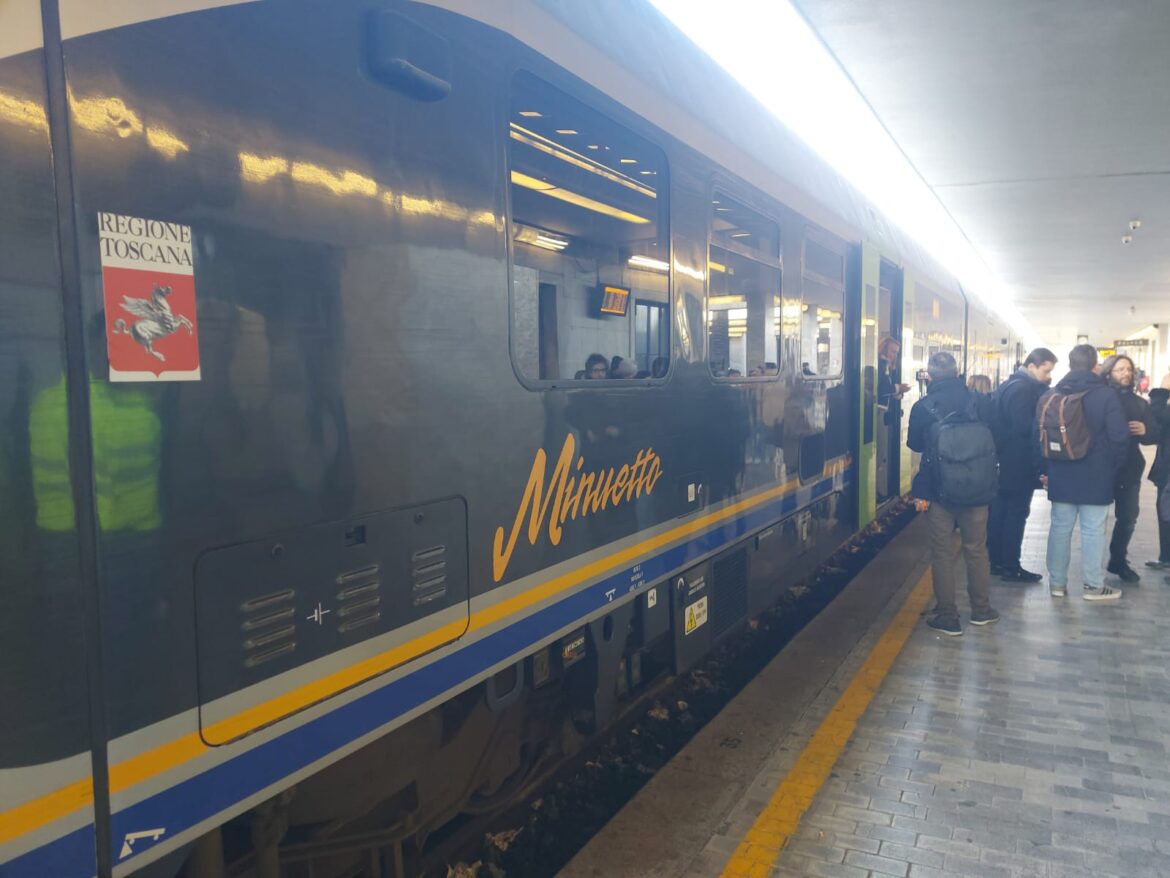 Ferrovia Faentina, due ore di stop nel secondo giorno di riapertura. I pendolari: “Si faccia chiarezza” – ASCOLTA