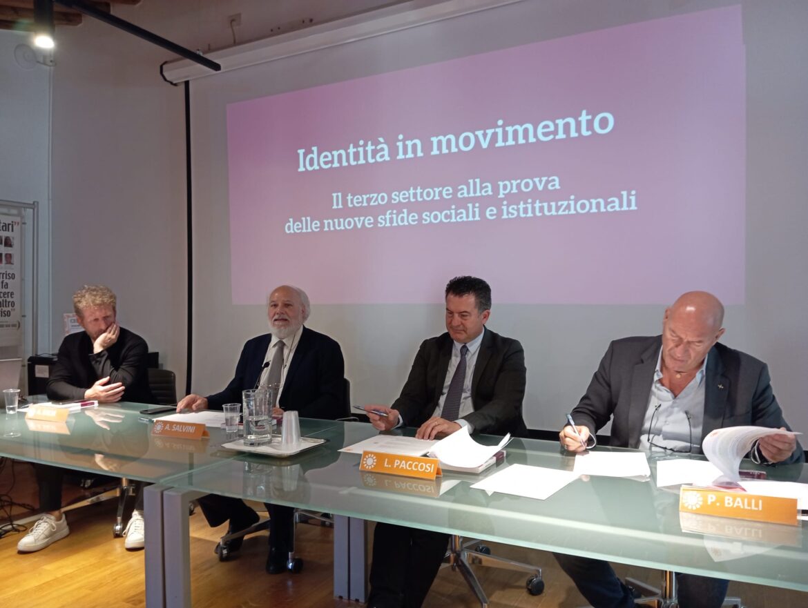 Terzo Settore, in Toscana un “esercito” 430 mila volontari stabili. Ma si fa fatica a coinvolgere le nuove generazioni – ASCOLTA