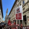Sciopero della cultura, centinaia di lavoratori e lavoratrici davanti agli Uffizi per chiedere “più diritti e lavoro dignitoso” – ASCOLTA