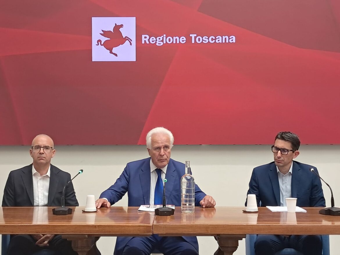 Bus, da agosto il biglietto costerà 2 euro, fermi gli abbonamenti under 26. Giani: “Possibili riduzioni se i Comuni mettono loro risorse” – ASCOLTA