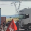 Macrolotto, azienda licenzia e organizza “trasporti fantasma ma gli operai bloccano tutto. Tensione al presidio – ASCOLTA