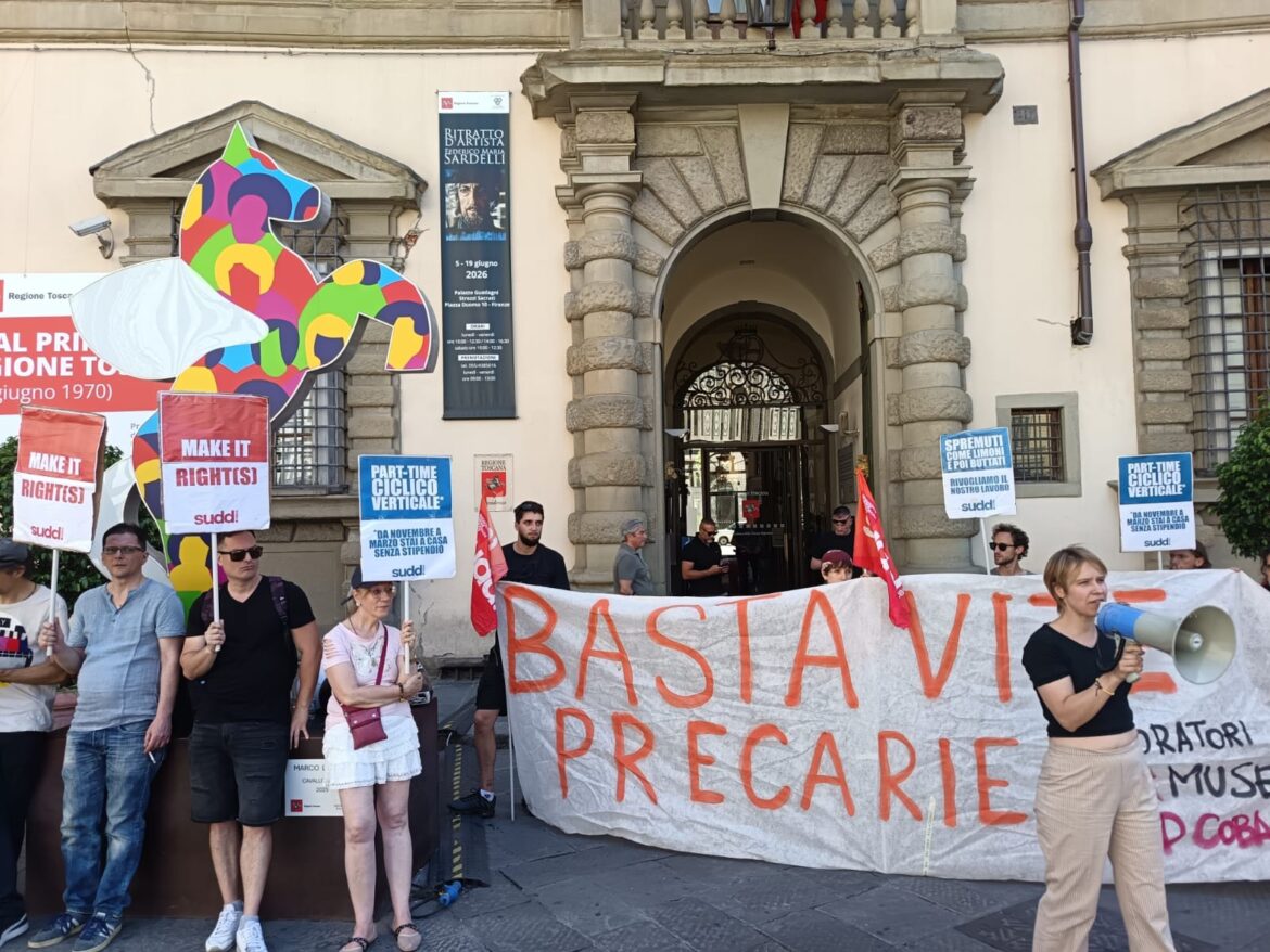 Precari dei musei fiorentini di nuovo in presidio: “Riassunti con part-time ciclici, forzati a casa per 5 mesi l’anno”  – FOTO