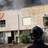 Incendio in una ditta di pellami all’Osmannoro, Funaro: “Tenete chiuse le finestre”