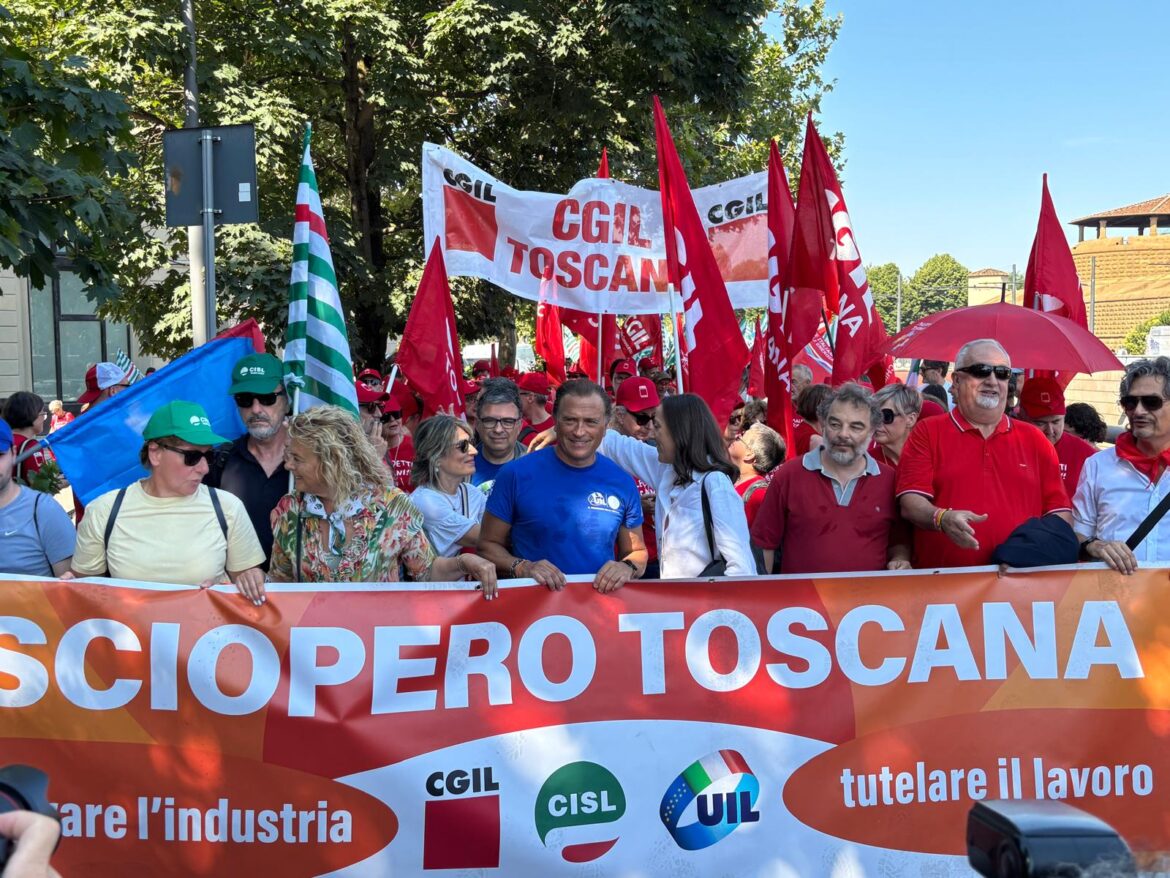 “Salvare l’industria, tutelare il lavoro”: a Firenze in migliaia al corteo dei sindacati – AUDIO / FOTO