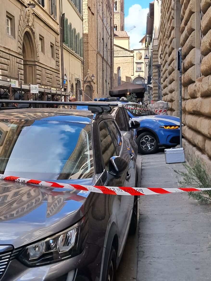 Falso allarme a Firenze per una valigetta abbandonata – FOTO