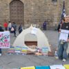 Stop agli studentati privati, flash mob del Collettivo Autorganizzato Universitario: “Servono fatti non promesse” – FOTO